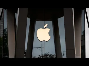 Apple’s AI Model Executive Shifts to Meta